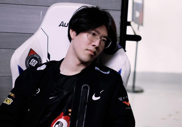 开云体育中国官方网站锐不可当引爆全场！，TheShy意外战胜TL比赛高潮迭起(theshy首秀lpl完整视频)